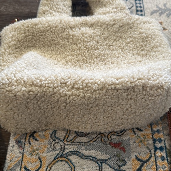 Laundry By Shelli Segal Sherpa Bag - Picture 4 of 6